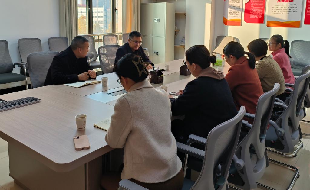 副校长刘振红深入档案馆、校史馆调研并讲授思政课